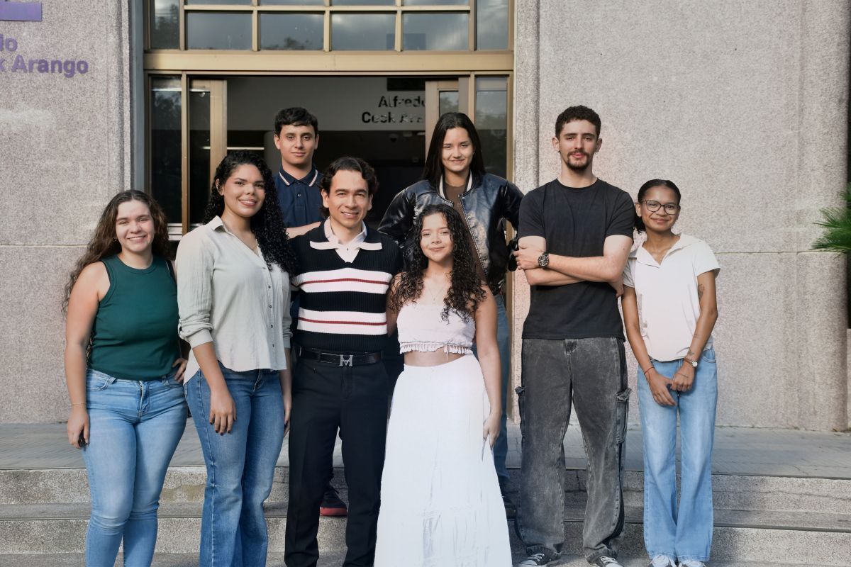 Estudiantes del Semillero en Sujetos de Especial Protección y Gobierno trabajan junto a líderes sociales para convertir las necesidades del territorio en propuestas técnicas y jurídicas.