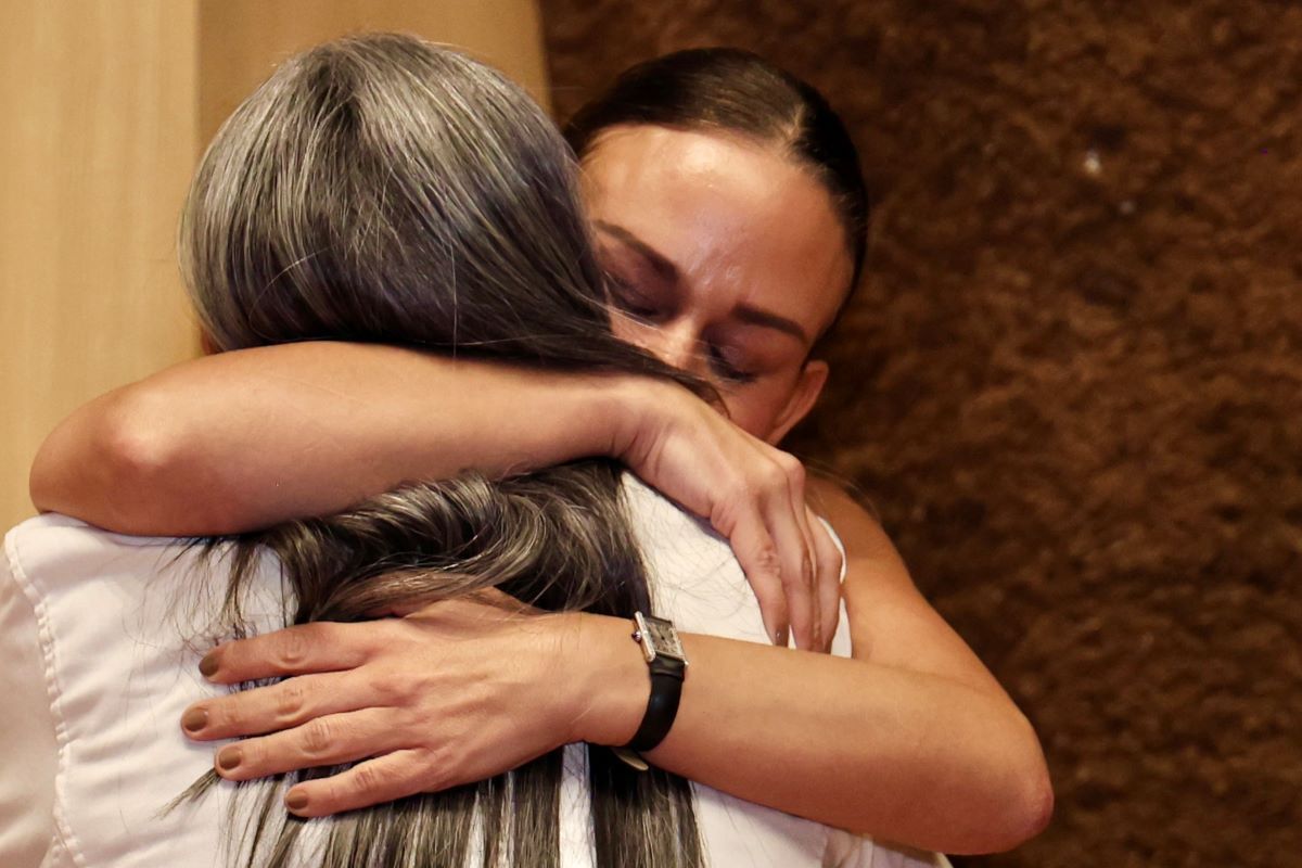 Abrazo Claudia y Pastora