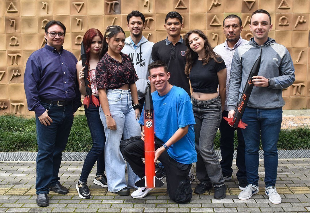 Arge-on acompañado del tutor y coordinador de programa