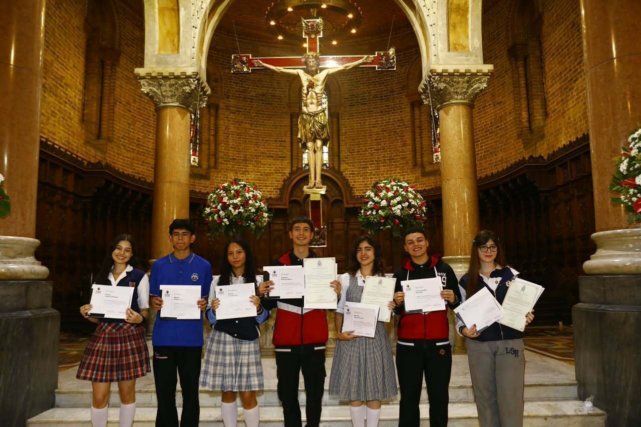 UPB entregó 80 Becas de Honor y 20 becas a bachilleres de colegios arquidiocesanos