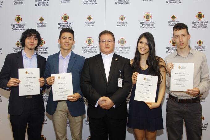 Becados por la Fundación Solidaria UPB y por las Becas de Honor