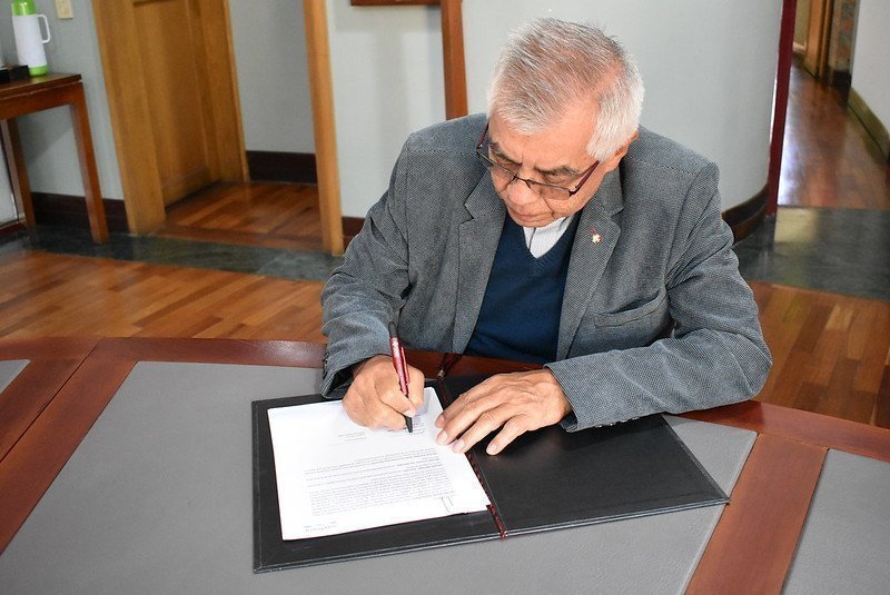 Firma convenio UPB y VAXTHERA