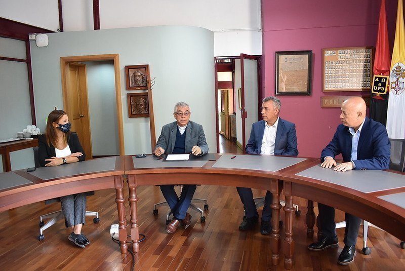 Firma convenio UPB y VAXTHERA