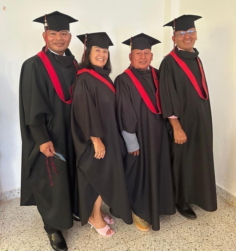 Cuatro graduados
