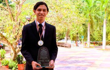 Camilo Fernando Suárez Ortega, estudiante de VII semestre de la Facultad de Derecho de la UPB Bucaramanga 