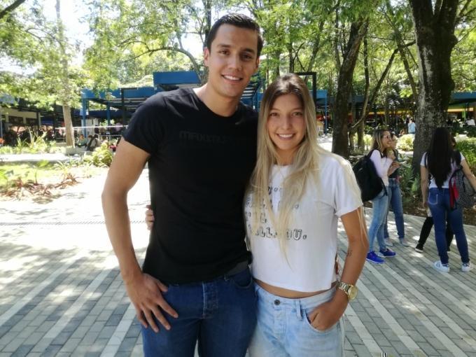 Jorge Mario "La Trucha" Murillo Valdés, estudiante de Administración de Empresas, junto con Samanta Palacio Londoño, estudiante de Negocios Internacionales.