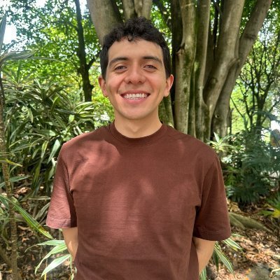 Foto frontal medio plano de Mateo Orrego López