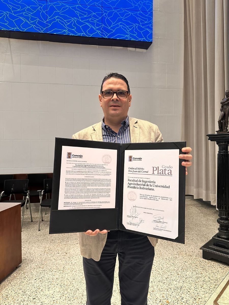 Agroindustrial UPB recibe la Orden al Mérito Juan del Corral en grado plata
