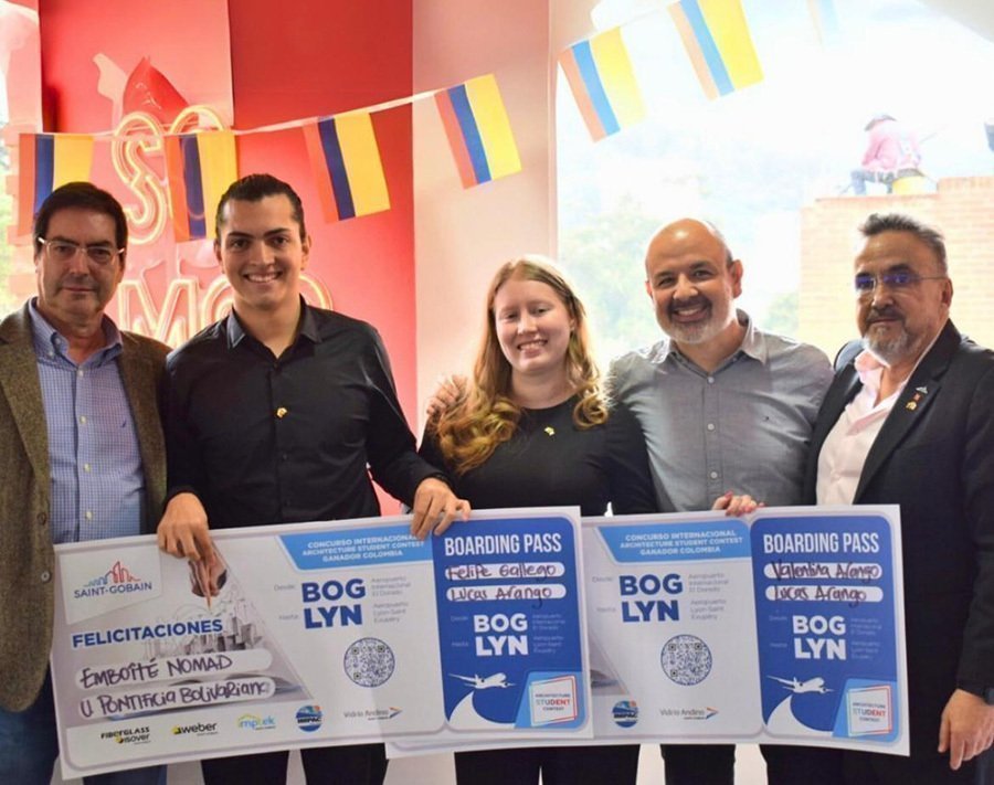 Estudiantes de Arquitectura ganadores del concurso Saint-Gobain a nivel nacional