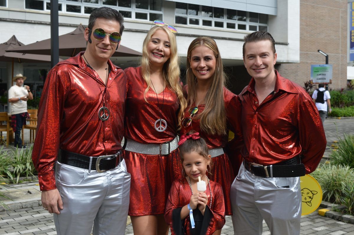 Desfile de Autos Clásicos y Antiguos
