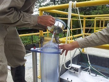 Práctica de estudiantes de Ingeniería Ambiental 