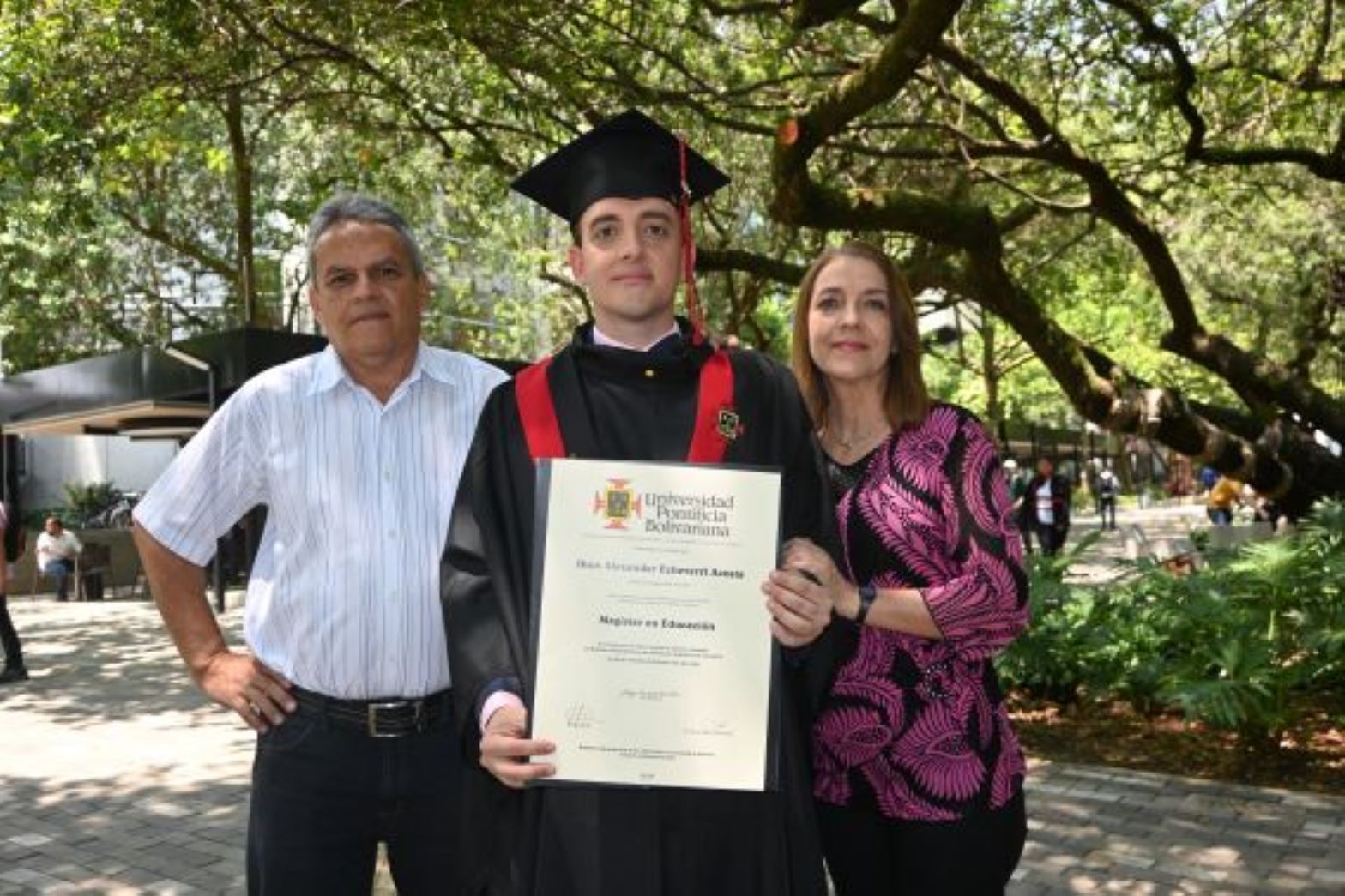 Jhon Alexander Echeverri y sus padres