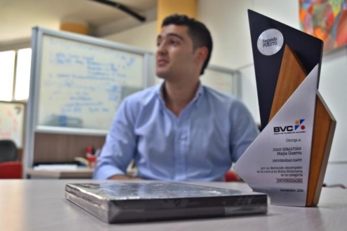 Analista financiero se destacó en concurso bursátil