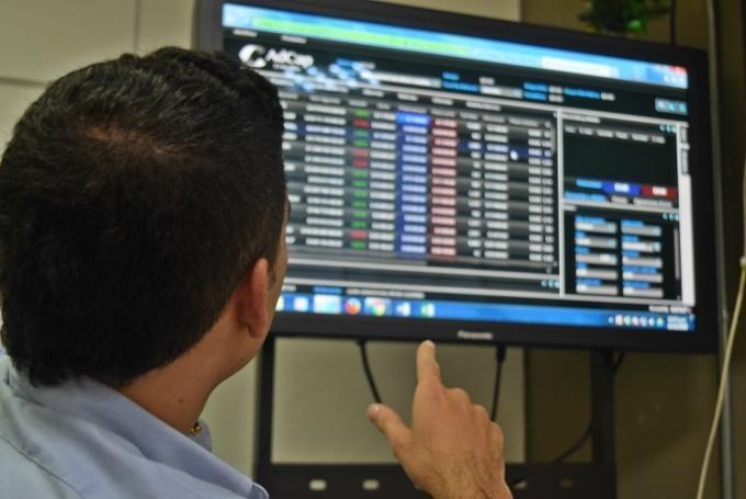 Analista financiero se destacó en concurso bursátil