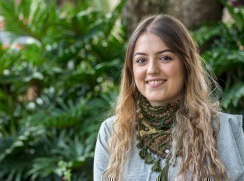 Juanita Gutiérrez, estudiante de Diseño de Vestuario, quien ha publicado en Vogue Italia. Foto cortesía Alexander Gil Triana. 2018.