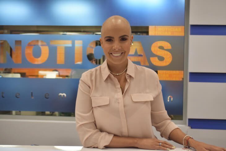 Manuela es una de las presentadoras del canal local Telemedellín.