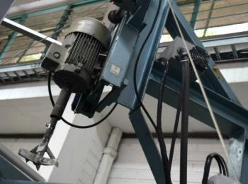 Máquina comporforjado