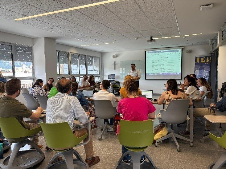 Entre los objetivos del documento CONPES 4130 están el fomento de las vocaciones STEM (Ciencia, Tecnología, Ingeniería y Matemáticas), la mejora en la transferencia de conocimientos al sector productivo y el impulso a la apropiación Social.