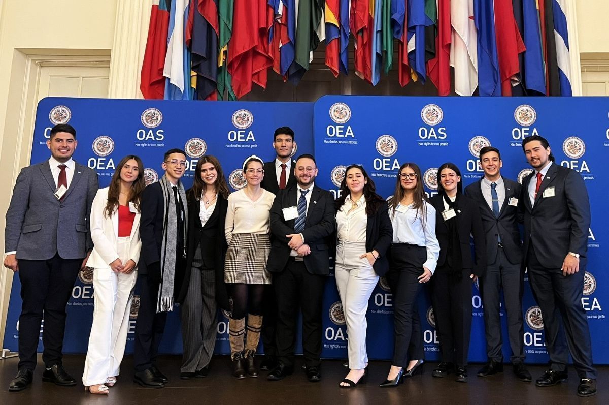 Debate estudiantes en Modelo ONU