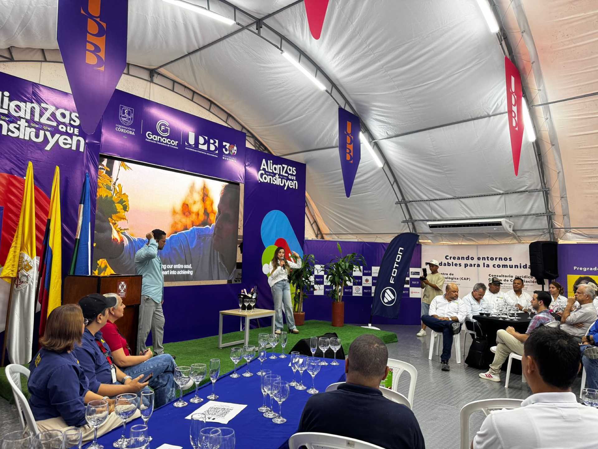 Historia del vino en la carpa académica Alianzas que Construyen