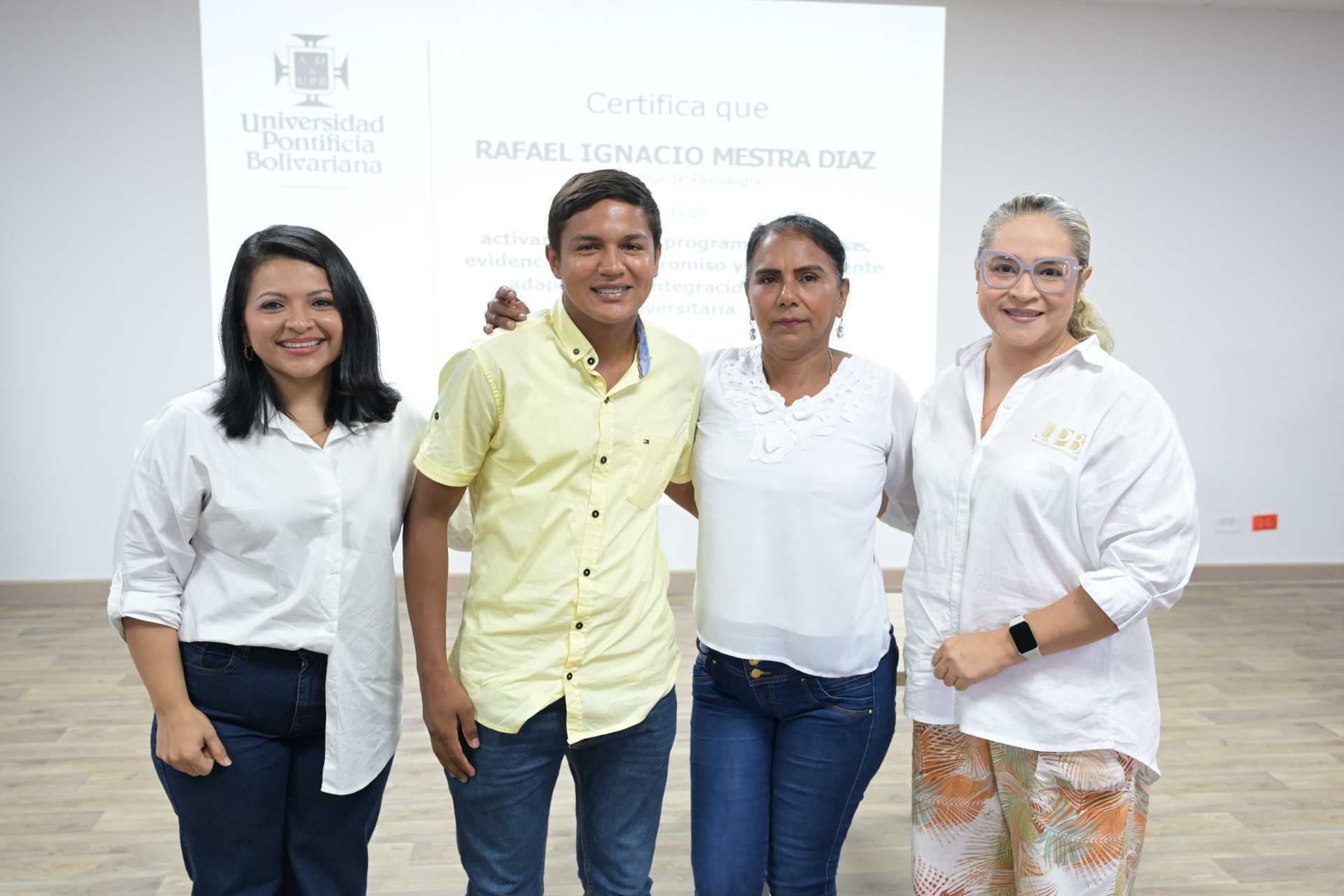Estudiantes UPB que se certifican en tutorías