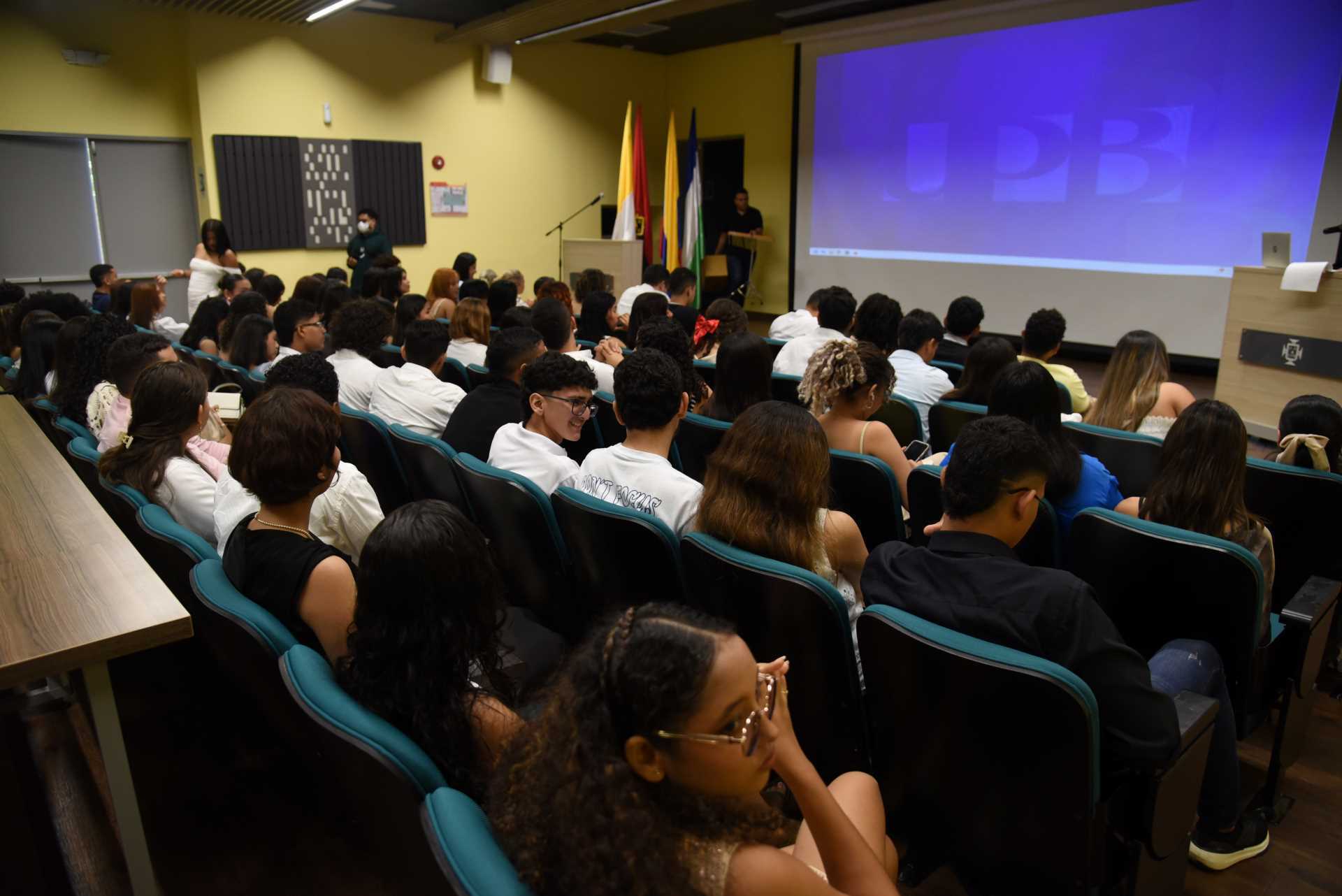 UPB certifica a estudiantes nuevos en tutoría 