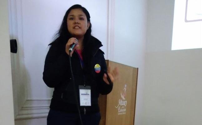 Ana Margarita Otero Herrera durante su exposición en Chile