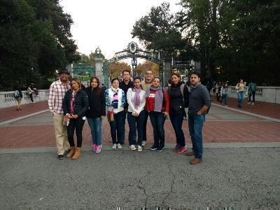 Docente Ronny García Romero acompaña a los estudiantes durante la misión en Estados Unidos.