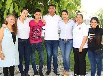 Jóvenes estudiarán la carrera de sus sueños gracias a convenio