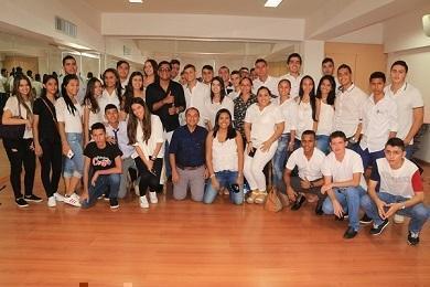 Juanda Caribe dictó conferencia con buen sentido del humor