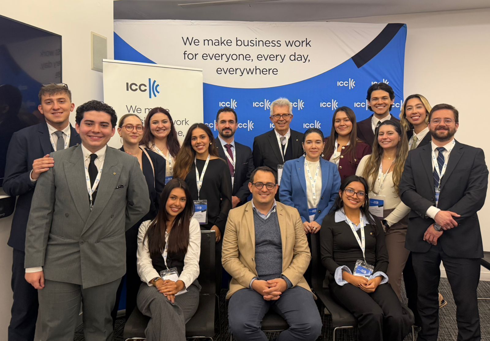 La delegación bolivariana en las instalaciones de la ICC en París, lugar donde profundizaron en herramientas de arbitraje transnacional y gestión procesal executive.