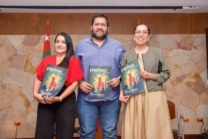 Imagen de los profesores que estuvieron en la mesa redonda del evento de la FLIP