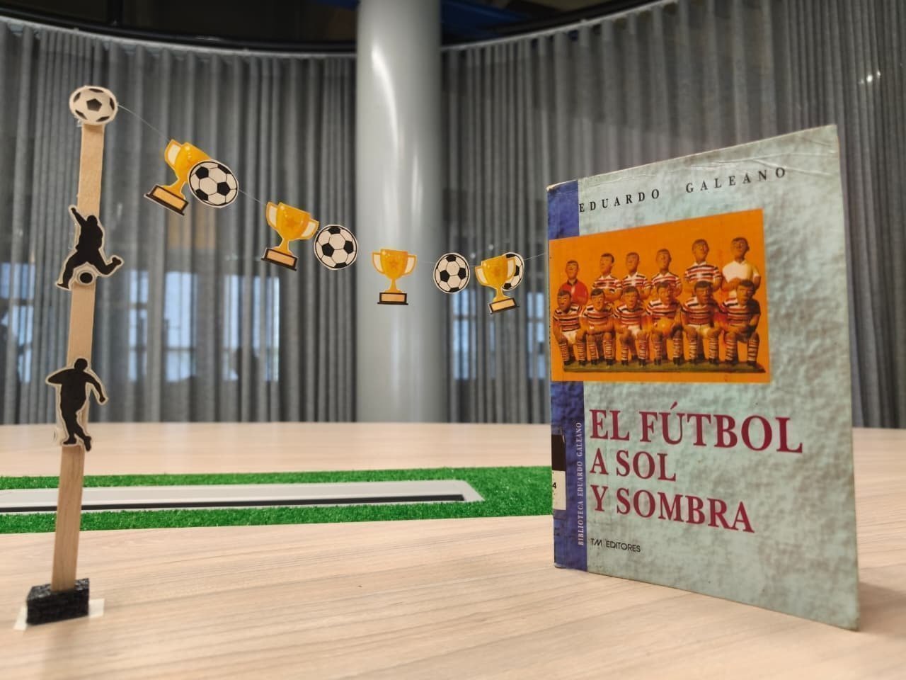 Portada del libro "El fútbol a sol y sombra" de Eduardo Galeano