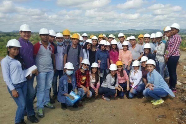 Acreditan programa de Ingeniería Sanitaria y Ambiental. 