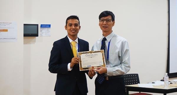 Mario Palacio Vega recibió reconocimiento a la mejor ponencia de La Conferencia Internacional de Energía Verde y aplicaciones.