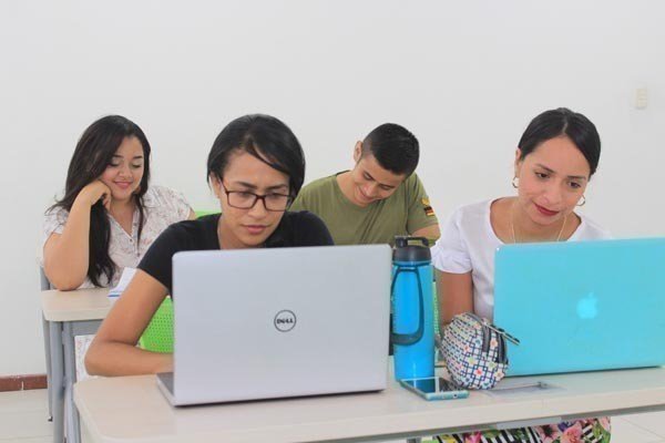 En UPB se forman a nivel avanzado profesionales capacitados para una adecuada implementación de los procesos de enseñanza – aprendizaje del inglés como lengua extranjera.