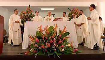 El rector general de la UPB, Presbítero Julio Jairo Ceballos Sepúlveda, y el rector de la seccional Montería, Pbro. Juan Camilo Restrepo Tamayo, presidieron los actos conmemorativos 