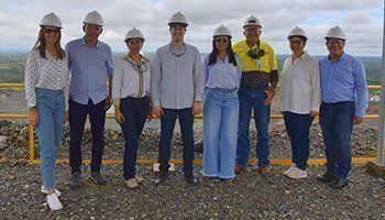 El rector de UPB Montería, Juan Camilo Restrepo Tamayo, visitó la compañía Cerro Matoso