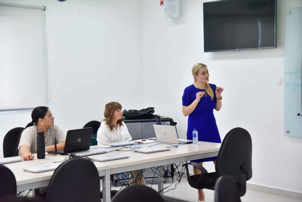 Docentes de Letonia en medio del curso de enseñanza de inglés