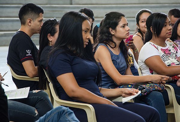 Asistentes al conversatorio