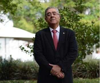 Nuevo decano Escuela de Derecho y Ciencias Políticas