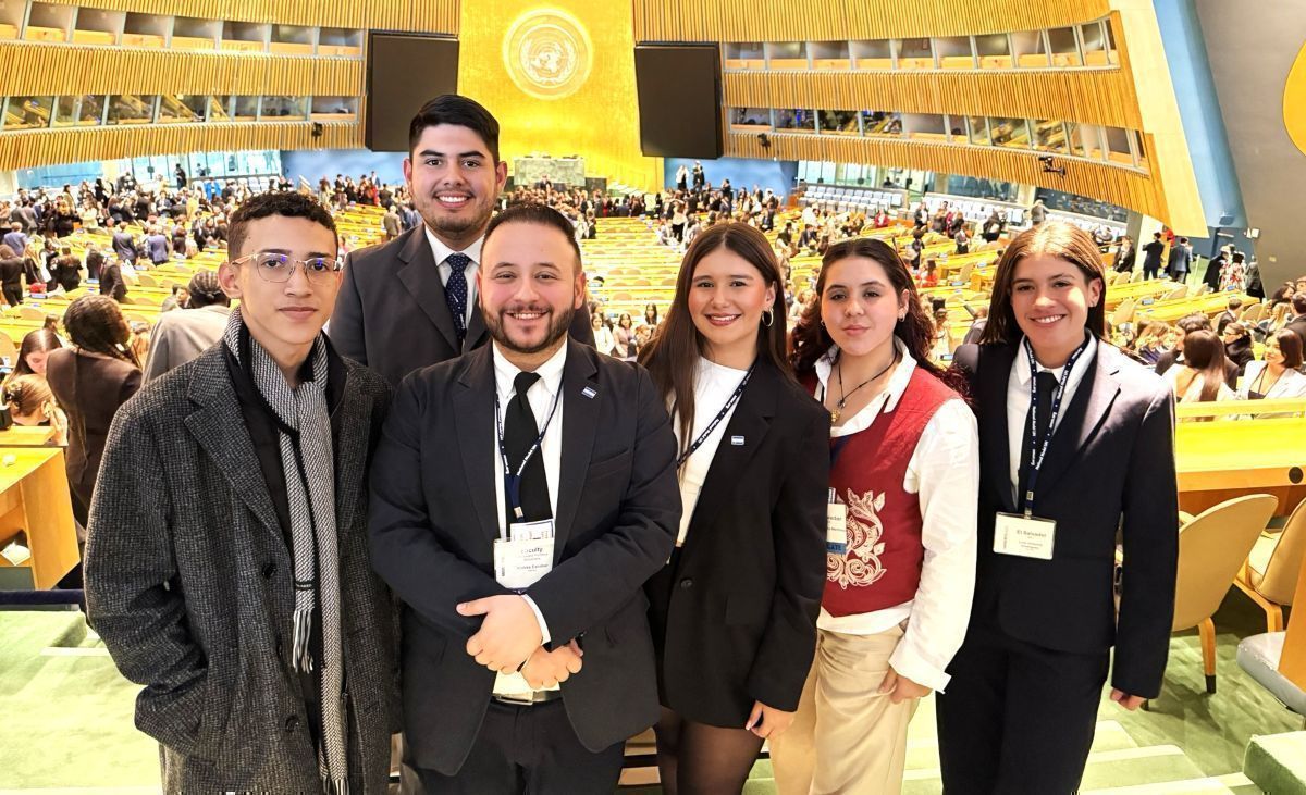 Estudiantes en debate internacional con Modelo ONU