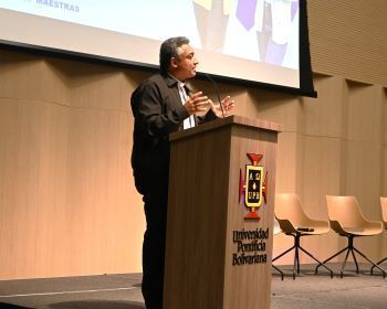Acompañamiento del Rector General de la UPB, el padre Diego Marulanda Díaz. 