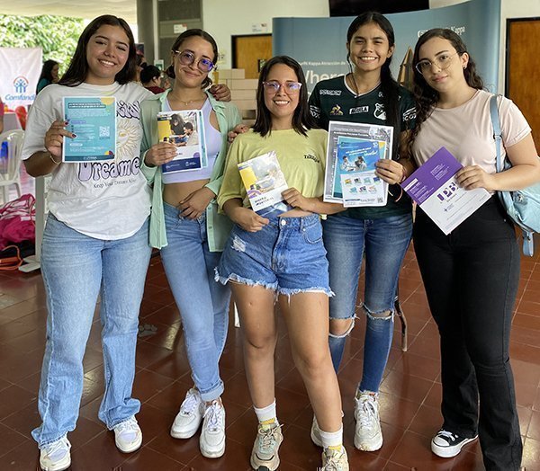 Asistentes a la Feria Laboral y Feria de Movilidad Sígueme