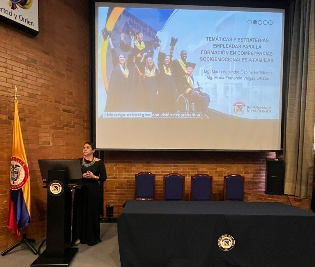 Presentación en congreso, intervención de la docente María Fernanda Vargas