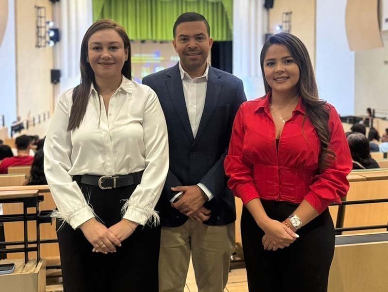 de izquierda a derecha: Diana Loaiza, directora facultad de Derecho, Diego Lenis, docente de la facultad líder del evento, Grace Vélez Millán, secretaria general Alcaldía de Palmira