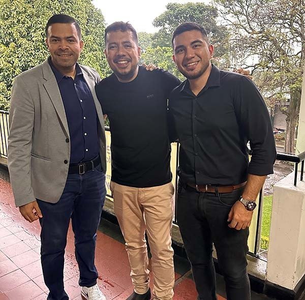 Izqda a derecha: Diego Lenis, docente Facultad de Derecho, Julián Espinosa, PhD en Comunicación Social y Bryan Salcedo, director Facultad de Ingeniería Industrial 