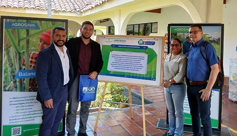 de izquierda a derecha: docente Álvaro Torres, director de facultad Bryan Salcedo, docente Beatriz Hernández y el docente Edwin Restrepo en su intervención en Agrosavia