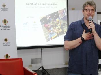 El profesor finlandés Pekka Räsänen ofreció algunas conferencias en torno a la educación en la UPB.