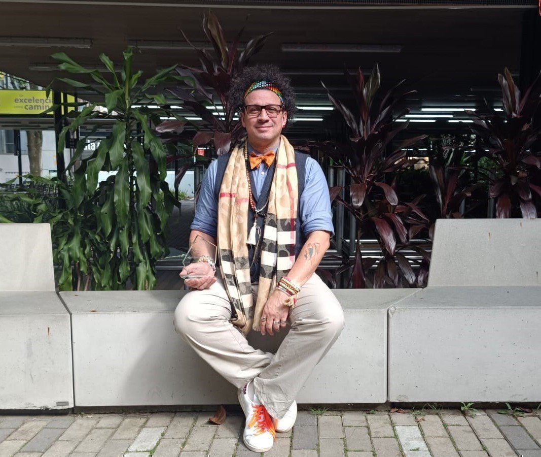 Raúl Mora, docente de la UPB, recibe premio Clare Silva